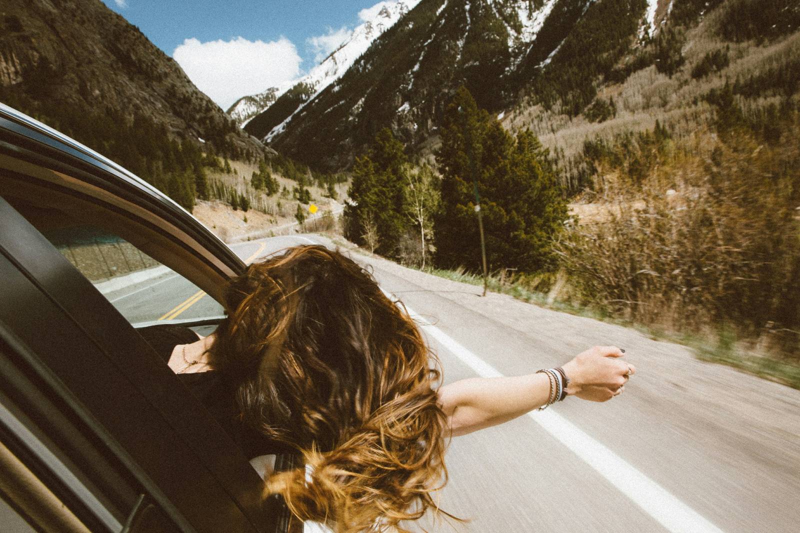 happy on the road-web